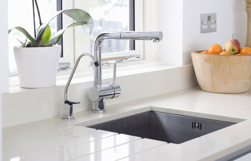 white quartz drainboard